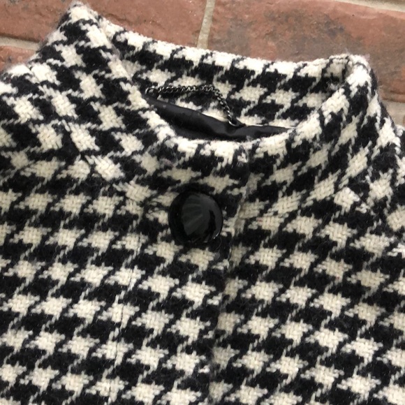 Banana Republic Wool blk and Wht houndstooth coat - Picture 2 of 8